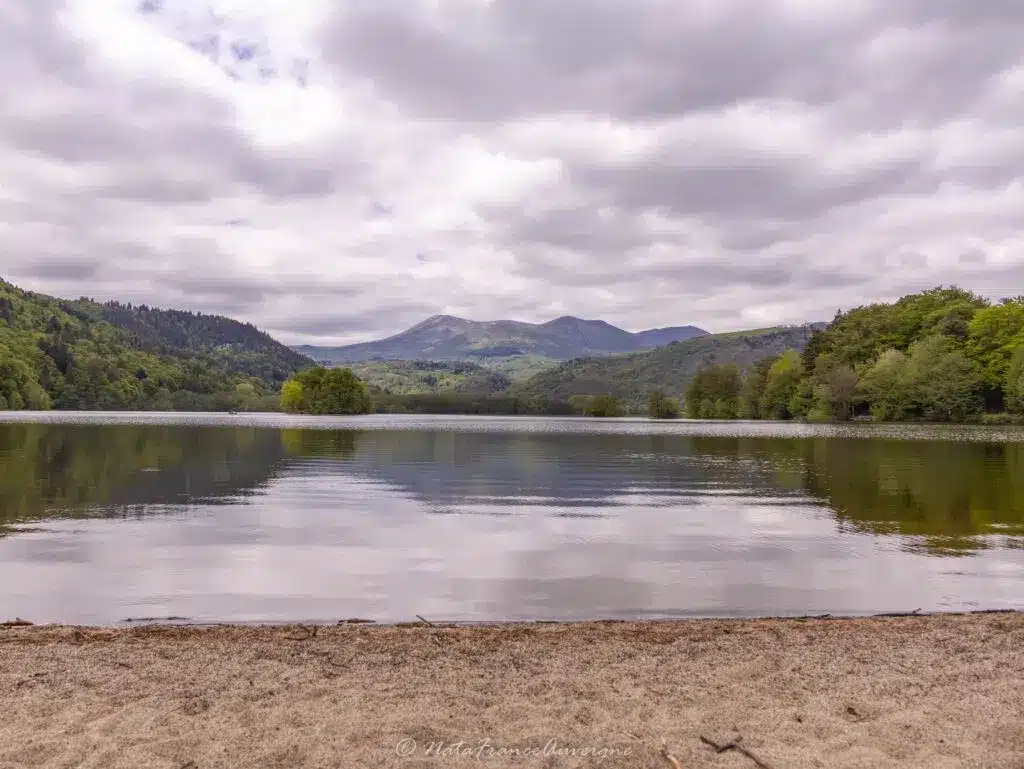 lac chambon plage