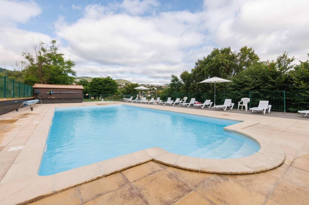 Camping avec piscine chauffée à côté de Chatel-guyon