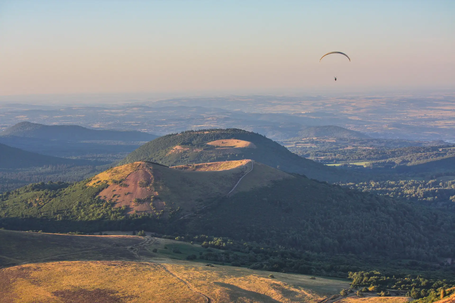 Volcan puy de dôme en auvergne près du camping
